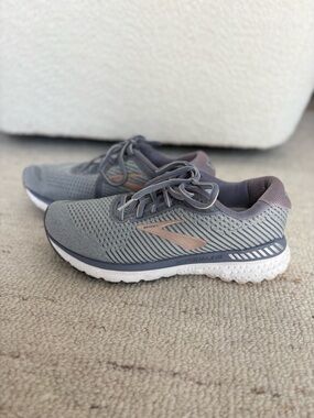 Brooks Adrenaline GTS 20 Women’s Size 7 Gray Lavender Peach Running Tennis Shoes